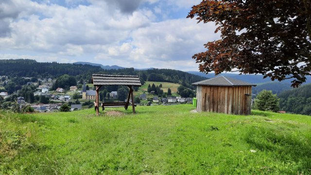 Schloßberg mit Schaukel -  im Luftkurort Stützerbach