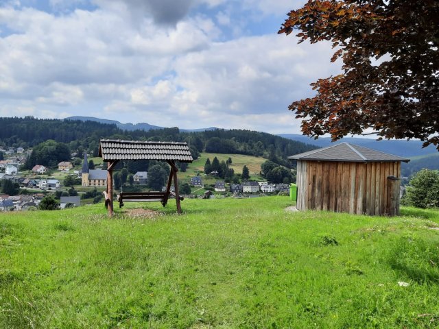 Schloßberg mit Schaukel -  im Luftkurort Stützerbach