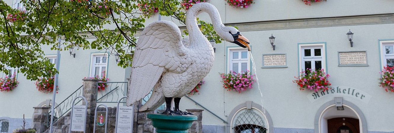 Brunnen am Rathaus Langewiesen