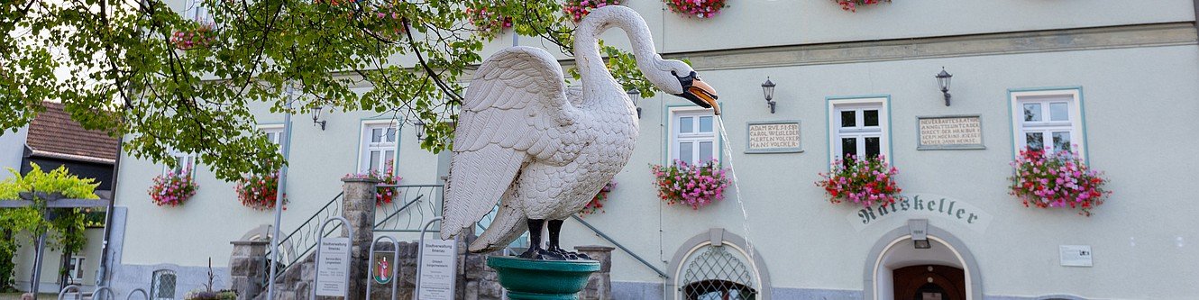 Brunnen am Rathaus Langewiesen