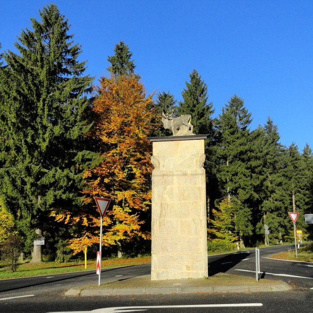 Frauenwald - Monument mit Hirsch