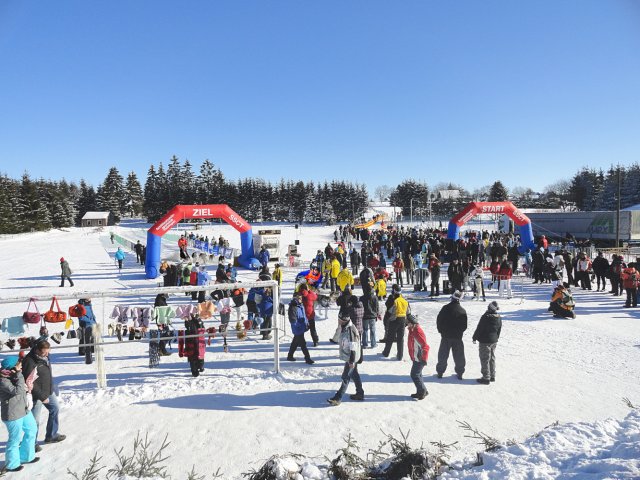 Schlittenhunderennen Frauenwald am Rennsteig / Start Ziel