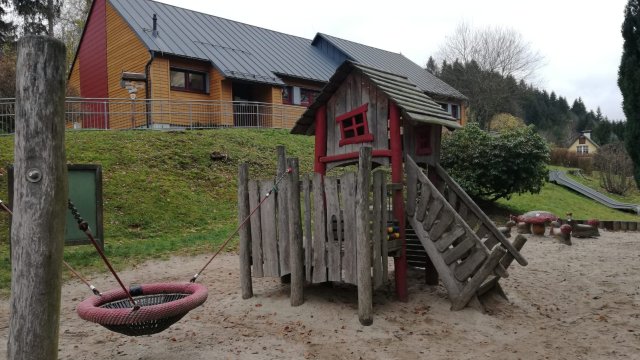 Spielplatz unteres Haus