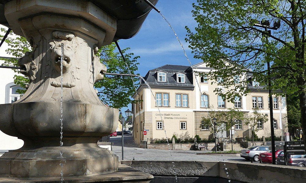 Hennebrunnen mit Amtshaus