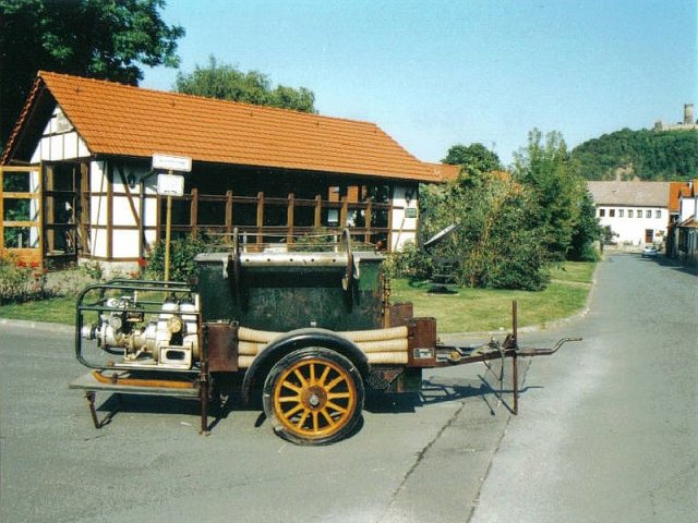 Alte Spritze der Heydaer Feuerwehr