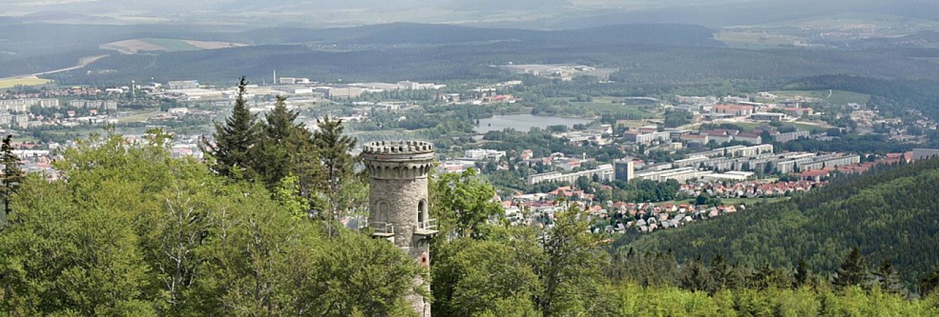 Luftbild mit Kickelhahn und Stadtpanorama von Michael Reichel (ari)