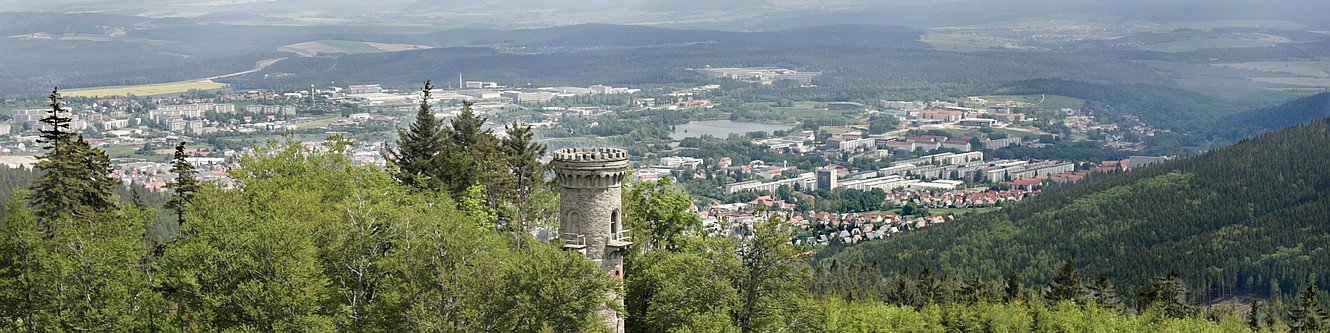 Luftbild mit Kickelhahn und Stadtpanorama von Michael Reichel (ari)