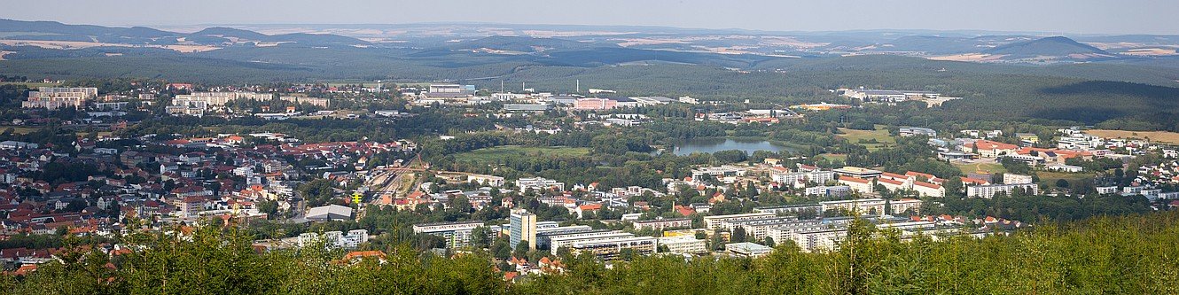 Blick auf Ilmenau vom Aussichtsturm auf dem Lindenberg