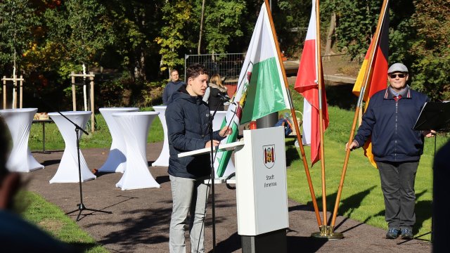 Ginkgobaum zum Tag der Deutschen Einheit im Ilmenauer Stadtpark gepflanzt