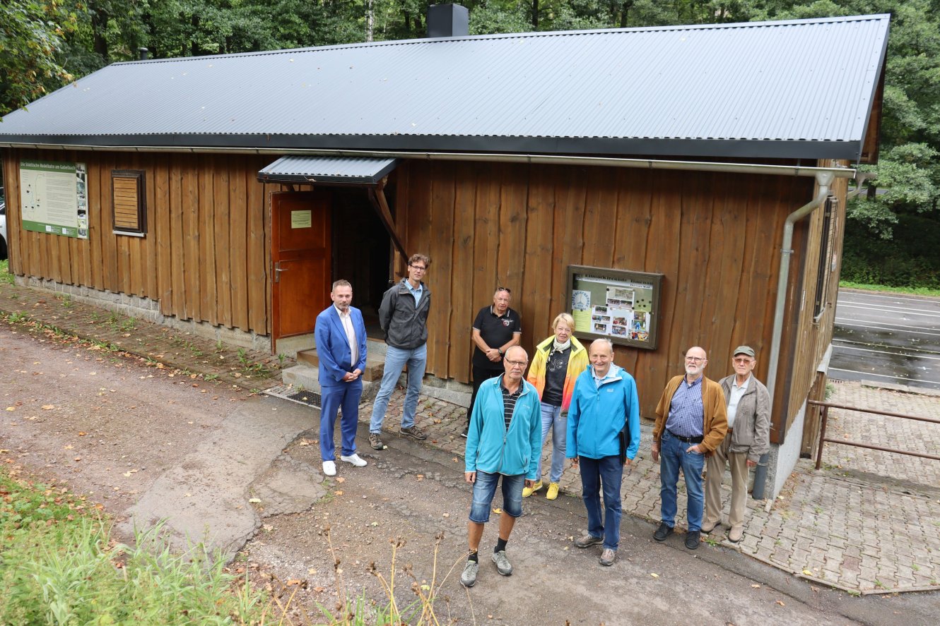 Stadtverwaltung Ilmenau bedankt sich bei Eisstockverein für ehrenamtliches Engagement beim Erhalt des Vereinsgebäudes