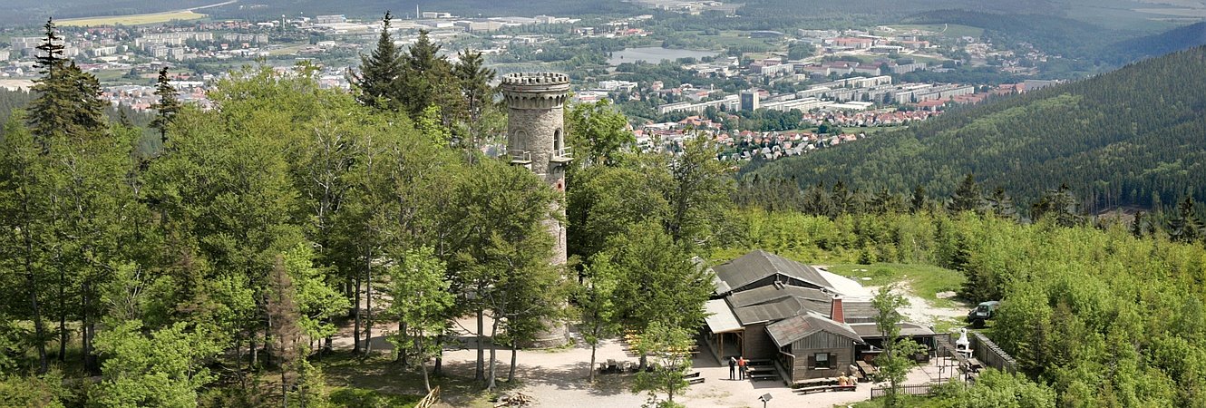 Luftbild mit Kickelhahn und Stadtpanorama von Michael Reichel (ari)