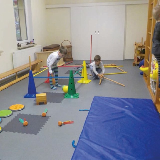 Kindergarten Hüttengrund - Der Bewegungsraum bietet viele Möglichkeiten