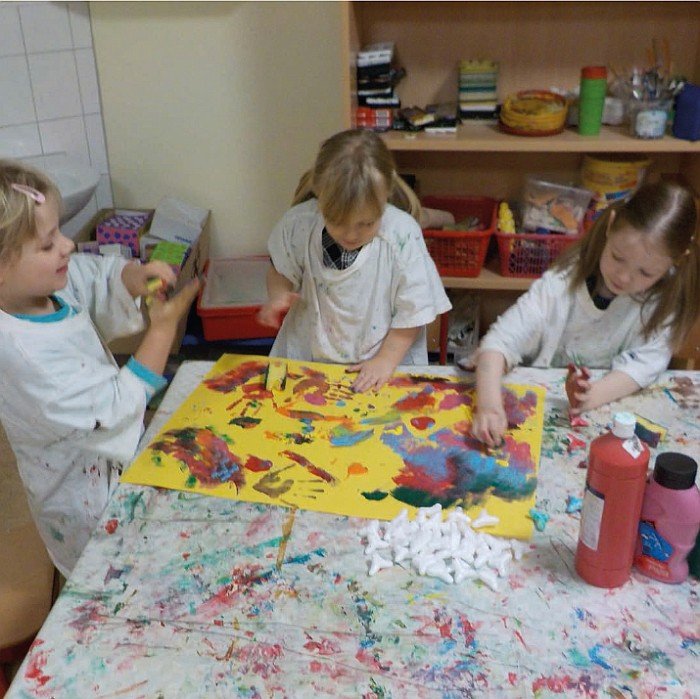 Kindergarten Hüttengrund - beim kreativen Gestalten