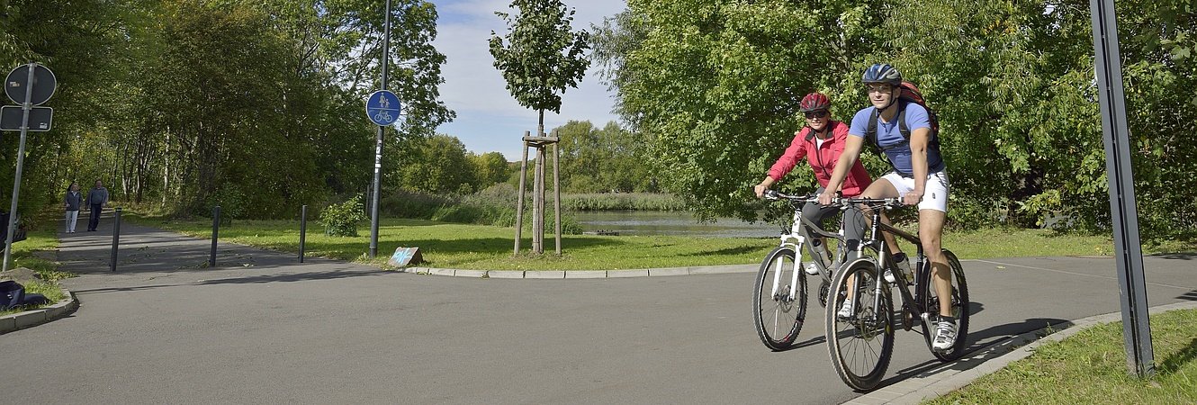 Radler im Teichgebiet