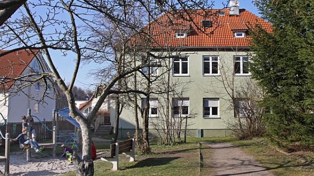 Garten mit Spielplatz