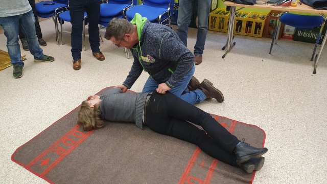 Ersthelferschulung für Mitglieder der Wasserwehr Ilmenau