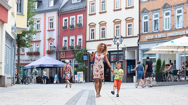 Innenstadt Mutter mit Kind