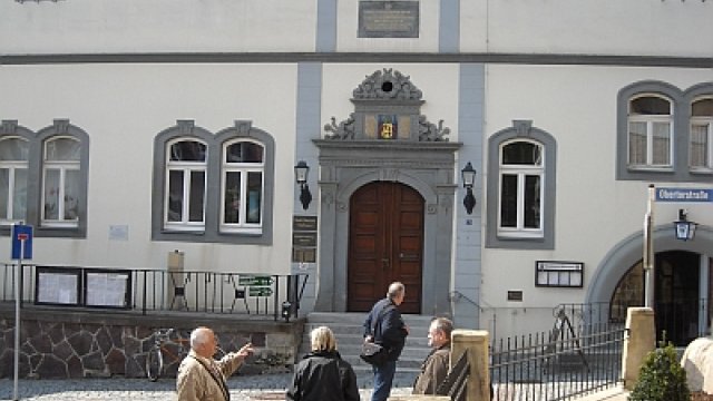 Stadtführung vor dem Rathaus