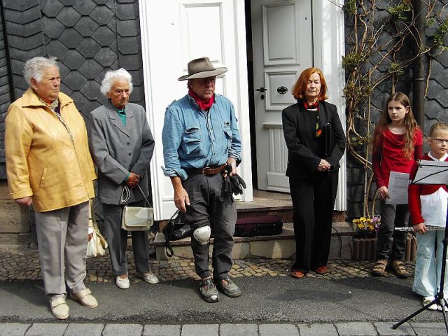 Verlegung der Stolpersteine im Jahr 2010 - vor der Pfortenstraße 21