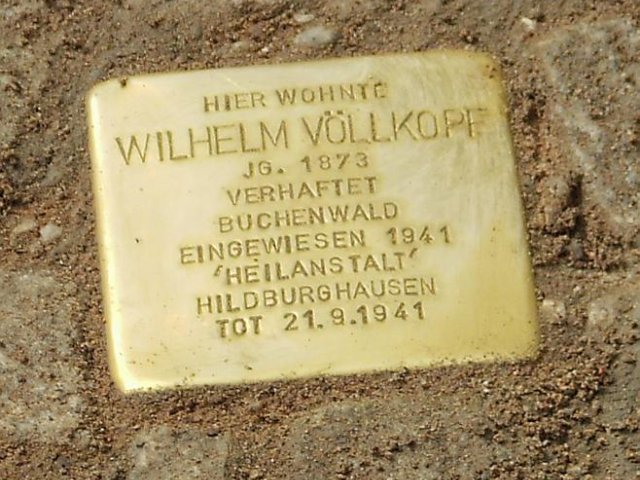 Verlegung der Stolpersteine im Jahr 2010 - vor der Burggasse 11