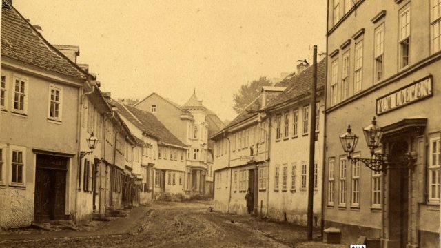 Straße des Friedens mit Gasthaus 