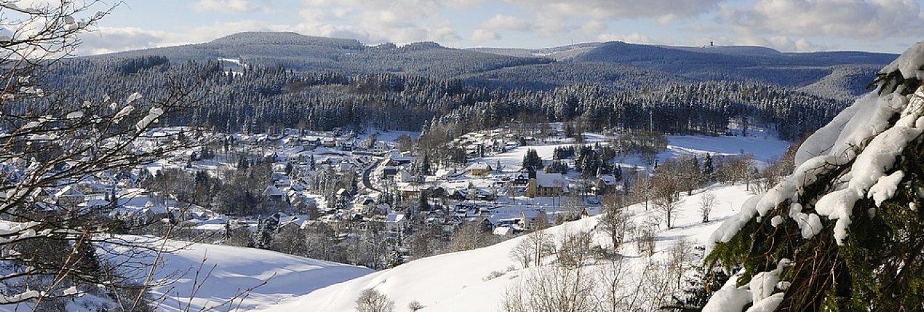 Stützerbach im Winter Blick vom Panoramaweg