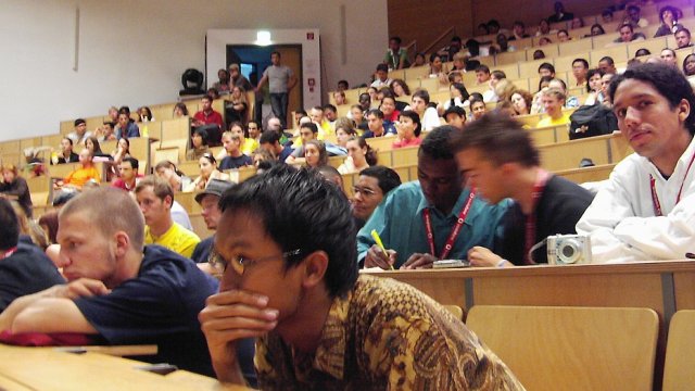 Studenten im Audimax der TU Ilmenau