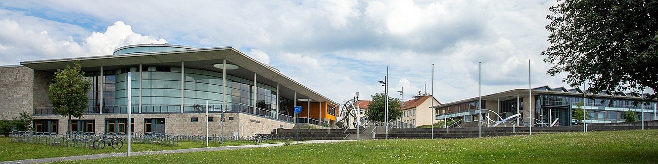 Campus der TU Ilmenau mit Humboldtbau und Newtonbau