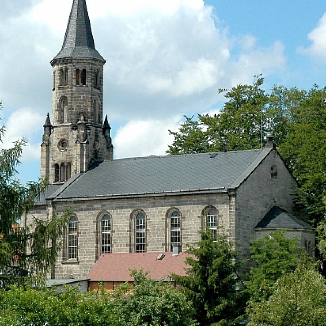 Kirche im Sommer