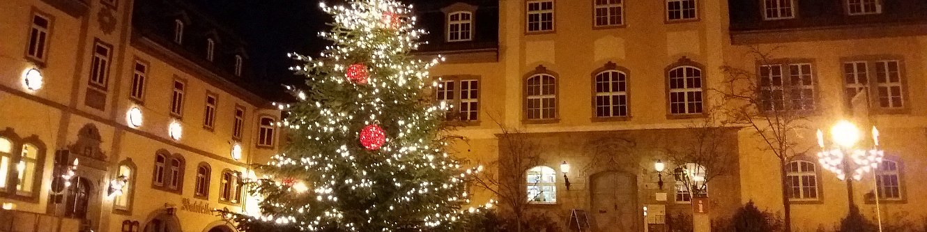 Markt mit Weihnachtsbaum 2019