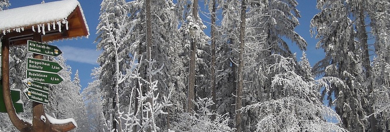 Wegweiser Goethewanderweg im Winter