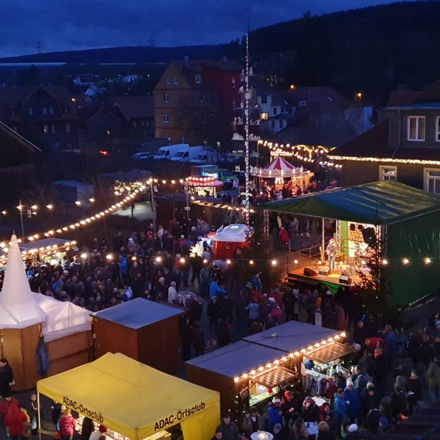 Blick Weihnachtsmarkt Langewiesen 2017