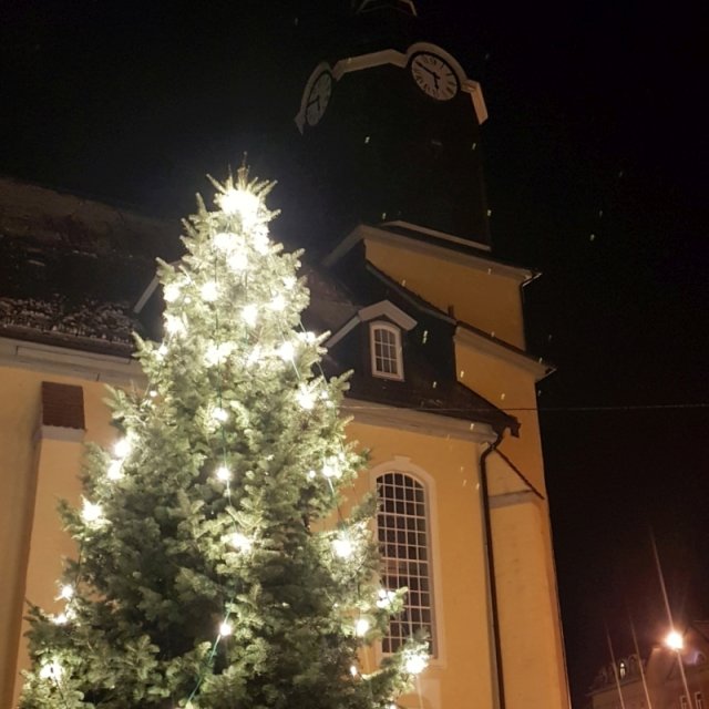 Weihnachtsillumination Kirchplatz