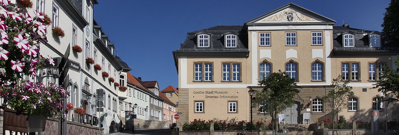 Amtshaus und Rathaus im Sommer