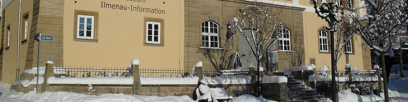 Amtshaus mit Goethe im Winter