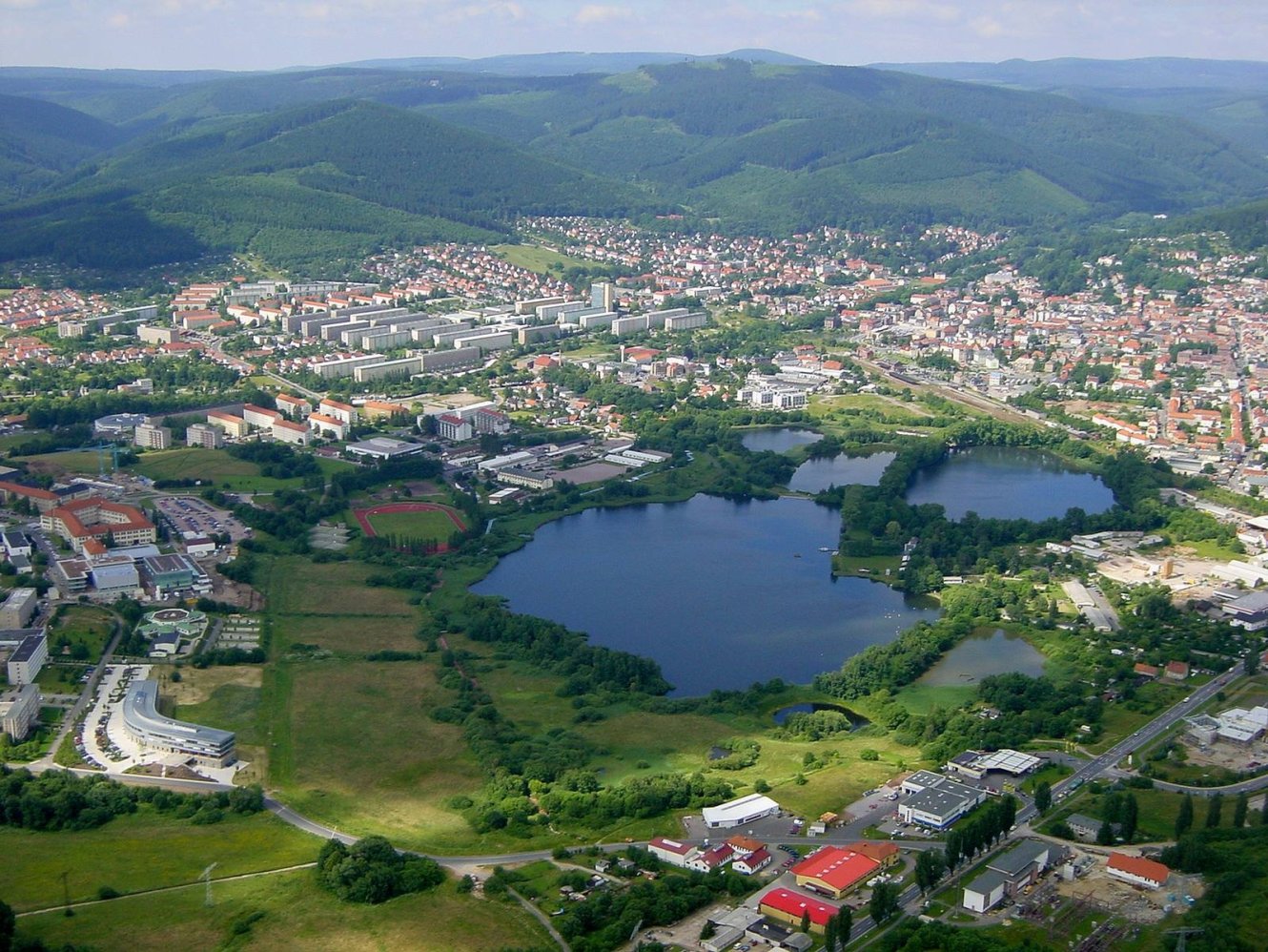 Luftbild der Stadt Ilmenau (2001)