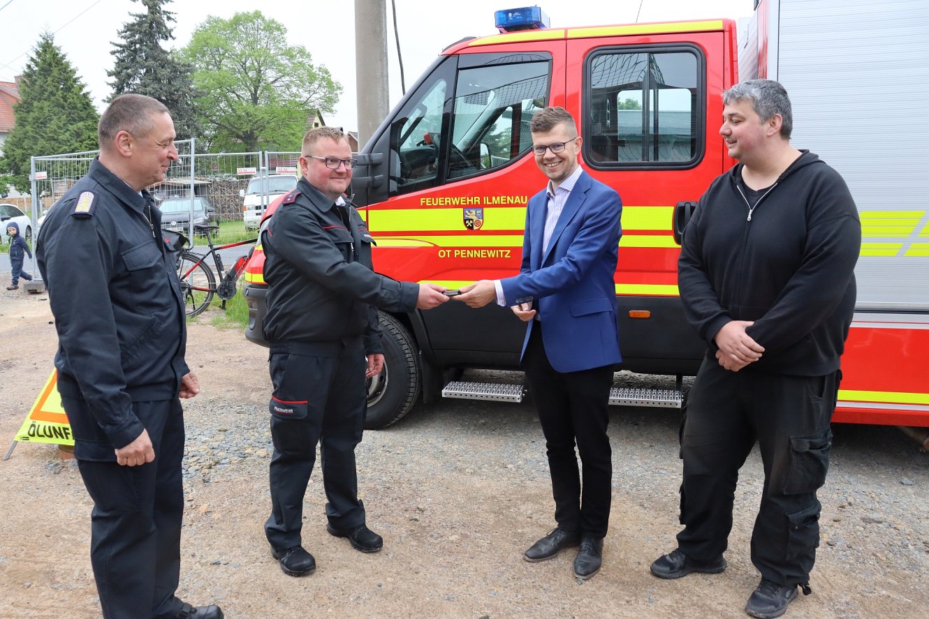 Neues Feuerwehrfahrzeug im Ilmenauer Ortsteil Pennewitz offiziell in Dienst gestellt